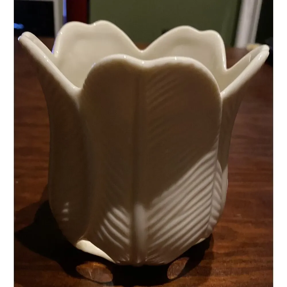 Partylite White Ivory‎ Flower Petal Ceramic Light Candle Holder + Candle Tulip